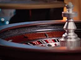 Mobile phone screen showing mpo189 login Quickspin table interface